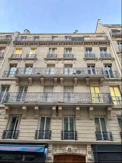 Quiet And Spacious Apartment Near Champs Elysees パリ エクステリア 写真